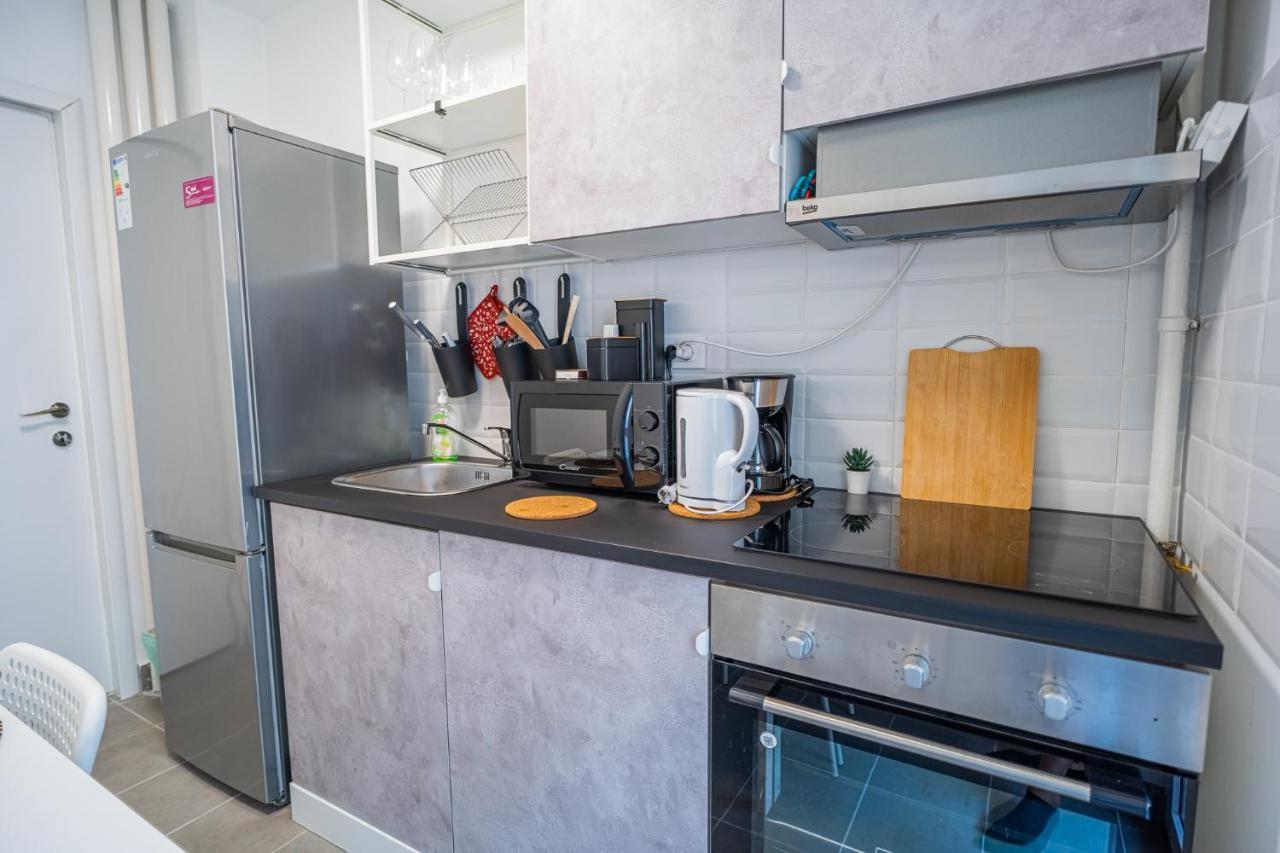 Spacious Newly Renovated 2Br Apartments With Balcony Бухарест Экстерьер фото