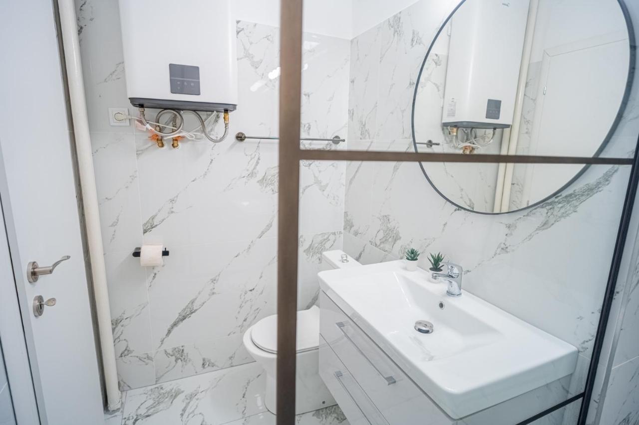Spacious Newly Renovated 2Br Apartments With Balcony Бухарест Экстерьер фото