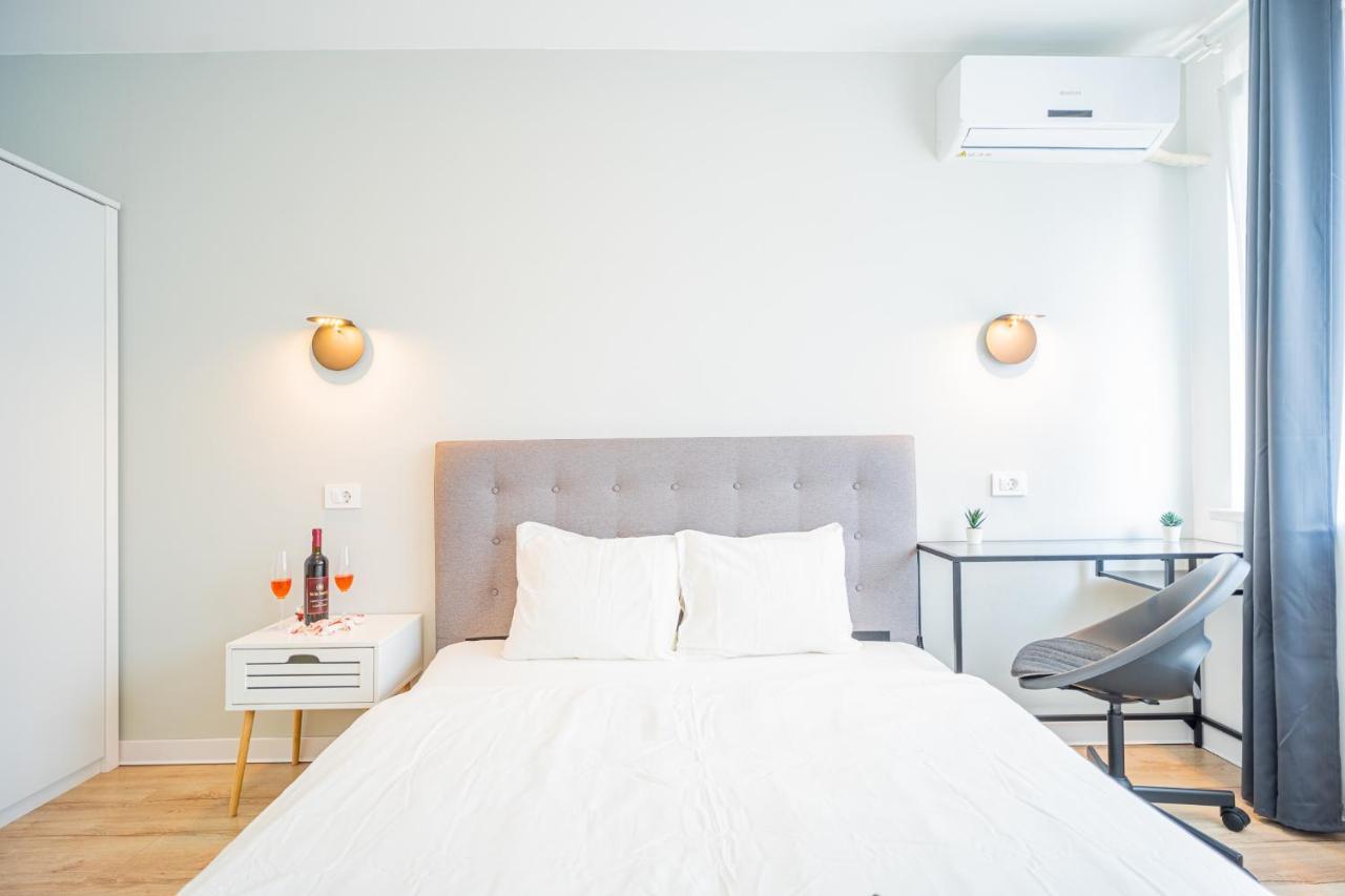 Spacious Newly Renovated 2Br Apartments With Balcony Бухарест Экстерьер фото