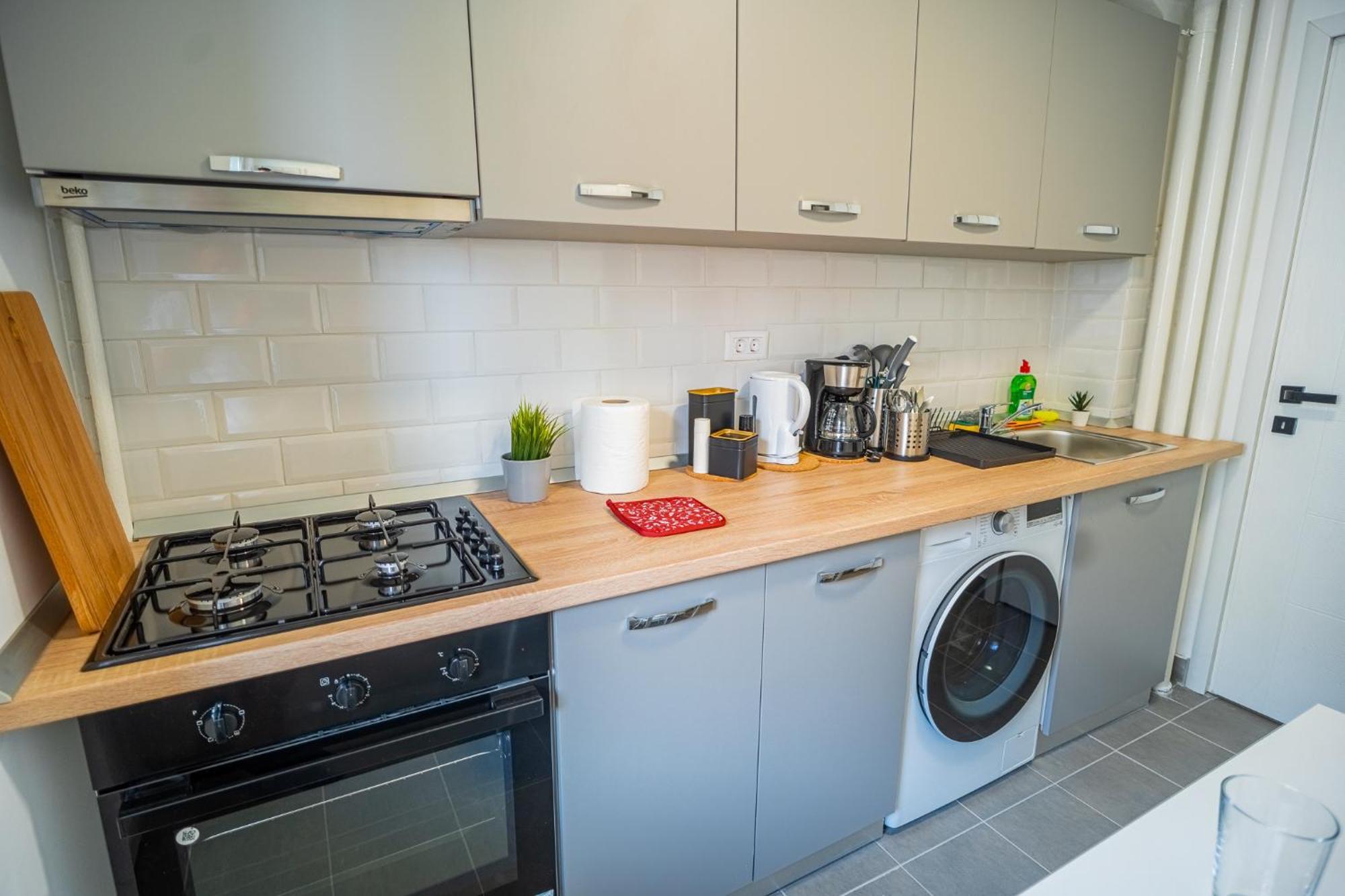 Spacious Newly Renovated 2Br Apartments With Balcony Бухарест Экстерьер фото