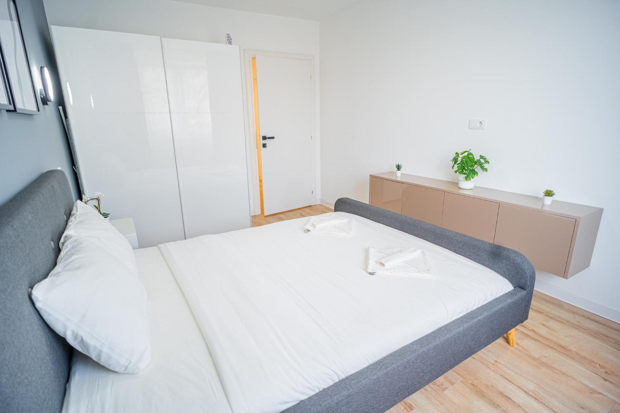Spacious Newly Renovated 2Br Apartments With Balcony Бухарест Экстерьер фото