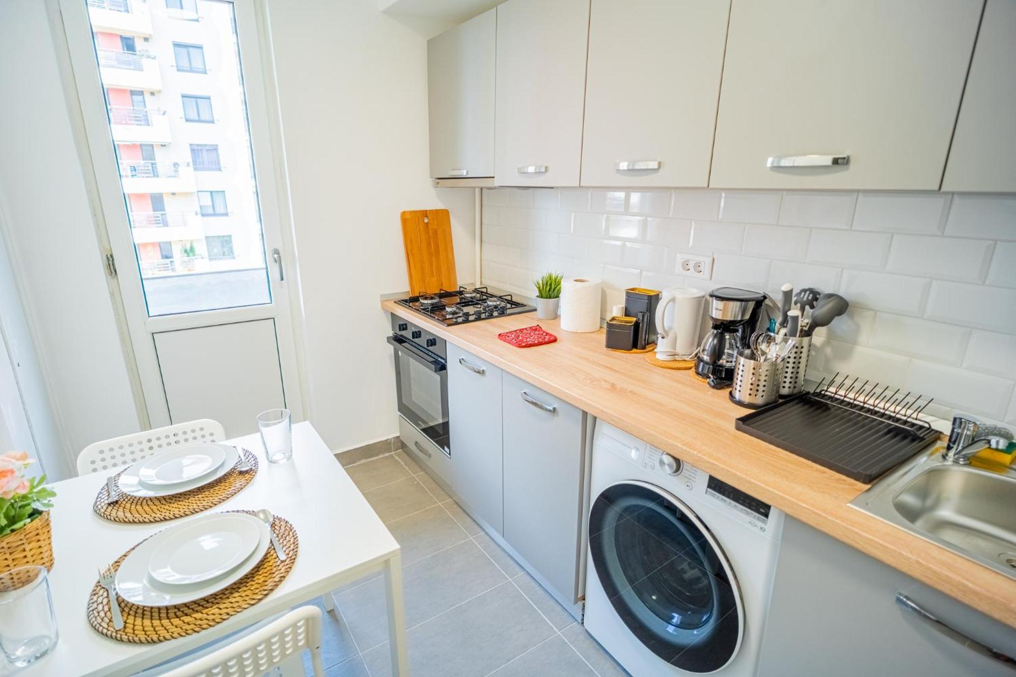Spacious Newly Renovated 2Br Apartments With Balcony Бухарест Экстерьер фото